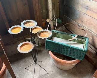 Planters
Metal plant stand