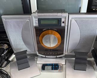 CD player w/ speakers