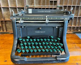 Vtg Underwood typewriter