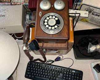 Old rotary phone..so cool