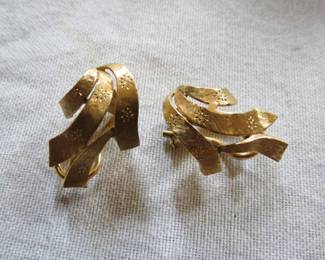 18k - 10.1g pair of Earrings