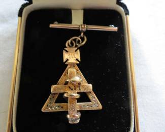 Antique 18K Solid Gold Masonic Pin 24.6 g