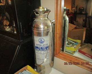 Carbonated gas container made into lamp