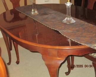 Thomasville Dinning room table with leaf, 6 chairs and 2 matching accessory chairs and China cabinet