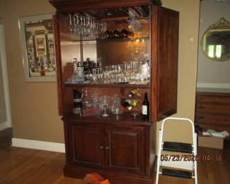 Wine/liquor cabinet