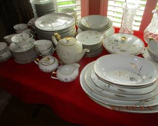 15 place settings of Heinrich China, Bavaria Germany