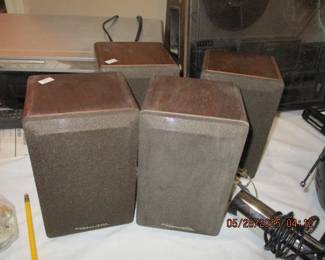 Vintage Realistic speakers