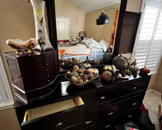 Haverly Chest of Drawers with Hidden Jewerly Storage