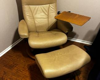 Ekornes Stressless Signature Leather Swivel Chair with Ottoman and Table