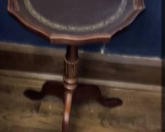 Small antique side table - great condition!!