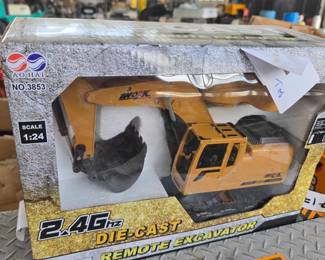 Dream Bridge 2.4GHz Die-Cast Remote Control Excavator 1:24 Scale