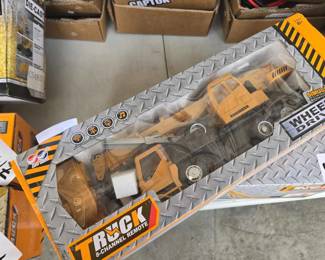AO HAI Truck 8-Channel Remote Control Construction Vehicle with Lights and Sound