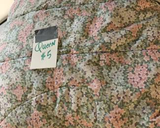Queen comforter - $5