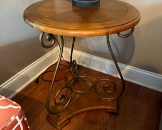 #18 Side table 20x24 $30.00