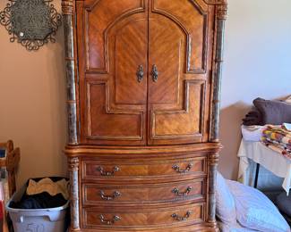 #26 Armoire 46x21x80 $100.00