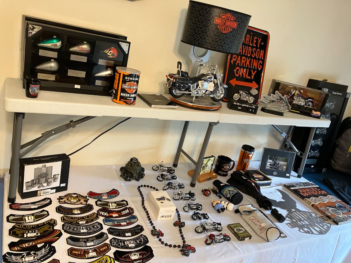 Master bedroom, dedicated to Harley Davidson, clothing and accessories. Men’s 2X3X Lady, small T-shirts jackets and so much more.