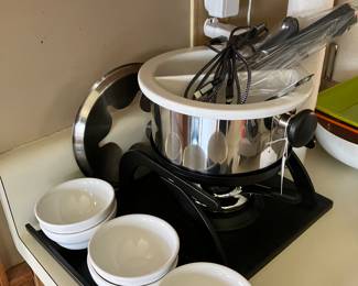 Lots of kitchen items, many new in box