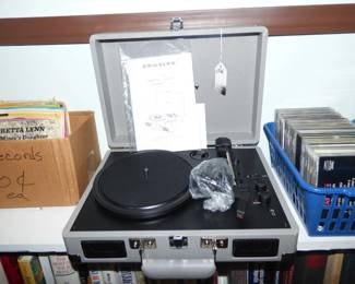Crosley Turn Table in Case NEW