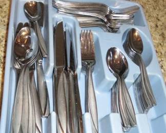 Oneida Flatware Set