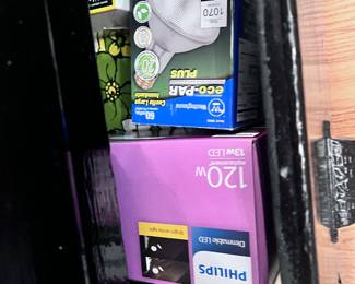 Assorted Philips light bulb sets