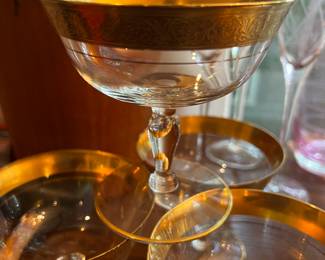 Hollywood Regency 1950 gold rim champagne coupe glasses