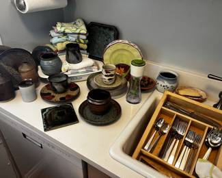 Glazed pottery earthweare dishes