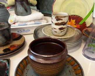 Glazed pottery dishes