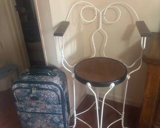 Chair w paisley luggage set