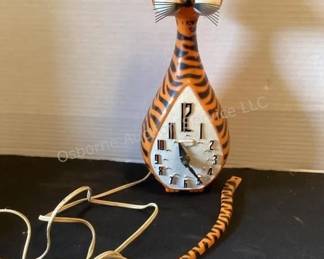 Spartus cat clock
