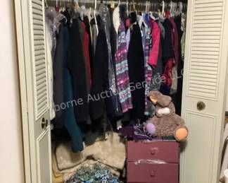 Large quantity of ladies clothing
