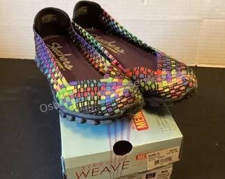 New Skechers size 8