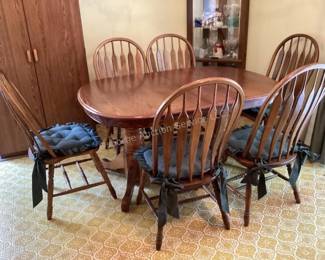 Dining room table & 6 chairs