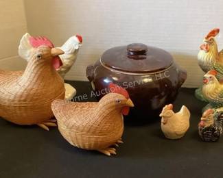 Chicken decor & bean pot