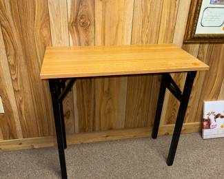 Small sturdy foldaway table