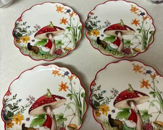 Mushroom & gnome plates