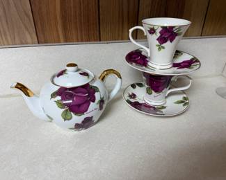 Teapot & saucer set