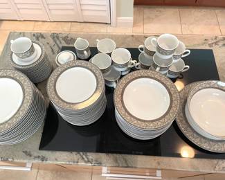 Perfect condition, huge dinnerware set