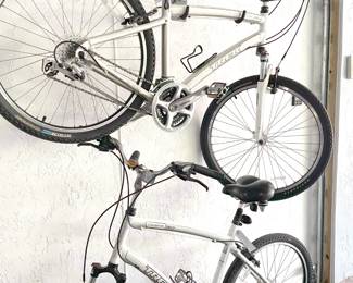 2 matching Trek cruiser bikes