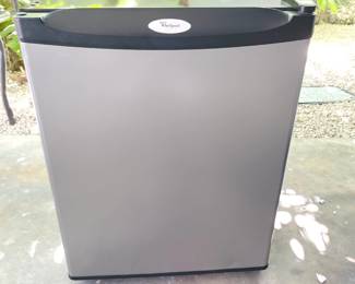 Whirl pool mini-fridge with freezer (knee high)