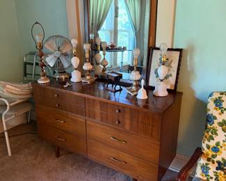 $400 dresser & mirror