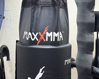 MaxXmma Punching/kicking bag with gear!