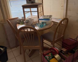 Kitchen table 4 chairs and leave