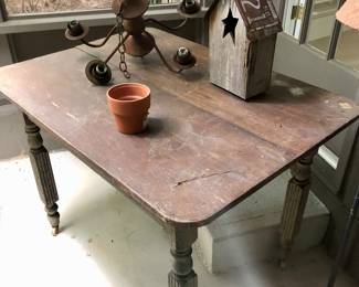 Antique table and license plate birdhouse
