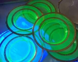 Uranium glass plates with gold rim