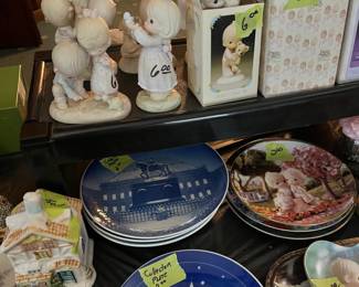 Numerous collector plates of all kinds