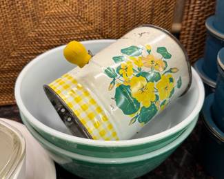 Pyrex Bowls, Sifter