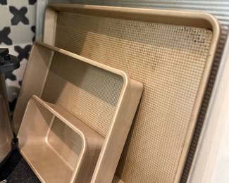 Baking Pans & Sheets