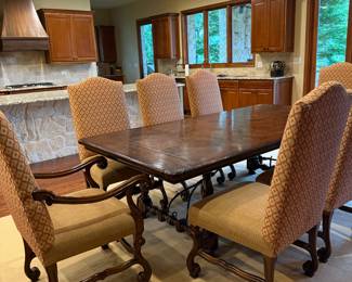 Exquisite Dining Room Table with 8 Chairs (2 leaves)