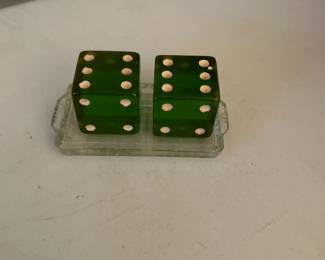 VINTAGE MCM APPLE GREEN BAKELITE DICE