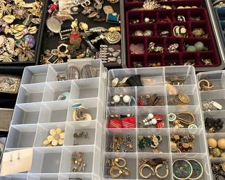 LARGE SELECTION OF VINTAGE EARRINGS